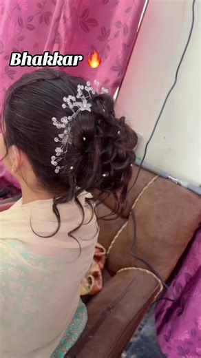 Easy Messy Bun Hairstyle Tutorial