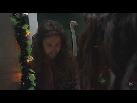 Dee becoming a bird - Its always sunny in Philadelphia