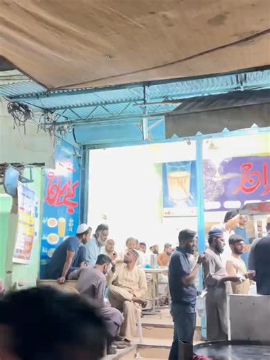 Cafe Siraj at Liaquatabad Choori Paratha and a Very Strong Tea #foodeebaba #foodeebabafoodcritic #tea #chai #paratha #Malai #streetfood If ur looking for strong and unique Tea with interesting theatrics and excellent pricing then visit this place is #Ramadan is a must during #sehritimes