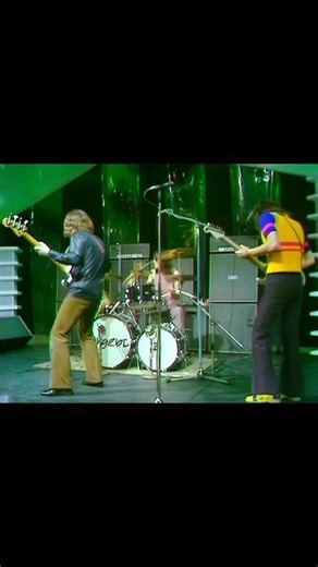 Argent plays "Hold Your Head Up" on a 1972 TV broadcast #argent #rodargent #rock #prog #progrock #1970s #70smusic #70srock #70sprog #classicrock #chicago #radio | Diamonds and Rust