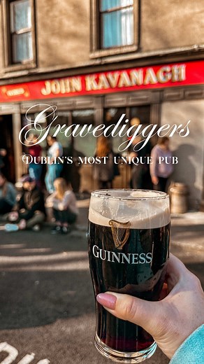 Want a truly unique, slightly macabre, possibly haunted, and very local drinking experience whilst in Dublin? Then you have to have a pint at John Kavanagh’s, aka - the Gravedigger’s pub - @gravediggers2 Opened in 1833 and located *directly* next door to the capital’s largest cemetery, Glasnevin, this was the drinking spot of gravediggers after a long shift of well, digging graves. It should come as no surprise, given its proximity to death, that it is allegedly haunted. But don’t think a couple