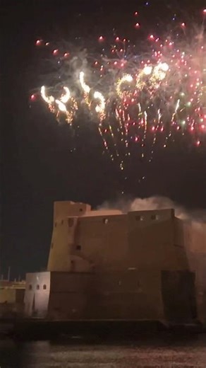 Naples Welcomes 2026 Like THIS 🇮🇹✨ Castel dell’Ovo Fireworks