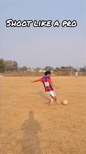 learn how to hid long ⚽shoot#shots #football #shoot #longball #soccer #viral @abeshsports