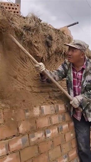 erosion of the land at the edges using simple tools done manually#youtubeshorts