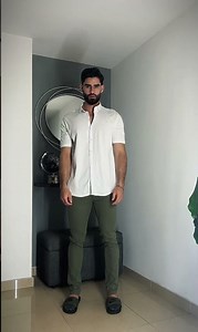 Outfit con camisa de manga corta blanca