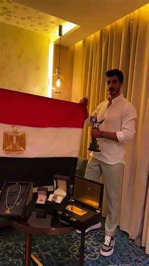 احتفال شاكر ب علم مصر وفوزه ب مسابقة لبنان #شاكر_محظور_دلوقتي #شاكر مسابقة لبنان