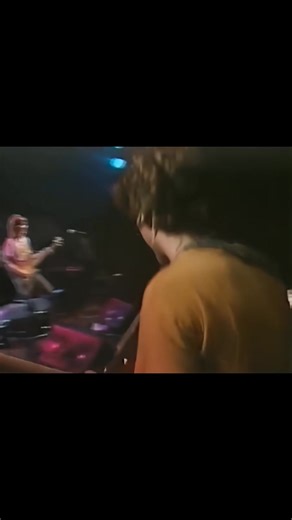 Let’s look back to 1984 for a live show in London at the Lyceum Theatre. Here’s BLISTER IN THE SUN. | Violent Femmes