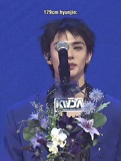 He did hyunjin so dirty- 😭😭 #straykids #SKZat2025KWDA #KARMA #CEREMONY #byeonwooseok #hyunjin