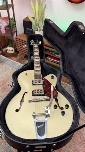 Pre-Owned Gretsch G2420T Streamliner Hollow Body with Bigsby Gold!