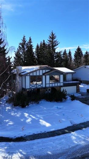 🏡From outdated to outstanding in the heart of Varsity Estate. This full teardown renovation was a complete transformation—luxury redefined, with everything redone down to the studs. ✨ Proudly delivered by Sage Group Developments. #houserenovation #transformation #luxury #sagegroupdevelopments #Realtor #Entreprenuer #MillionDollarViews #CalgaryRealtor#Calgary #YYC #UrbaCalgary #YYCInvestments #LuxuryLifeYYC #RealEstateExcellence #RealtorHustle #DreamHomeGoals #InvestorMindset #SuccessInRealty #B