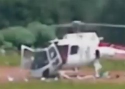 着地した瞬間にバラバラになる恐怖のヘリコプター（ブラジル） | カラパイア