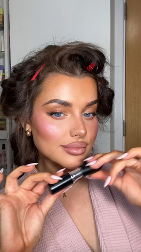 RACH LEARY | time to eat 🙂‍↕️🍽️💄 @rhode glazing milk @refybeauty hydrating + blurring primer @hnbcosmetics glow tint GT8 @plouise_makeup_academy cream... | Instagram