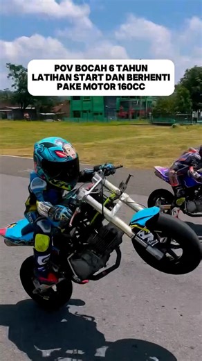 Ararauna Kalandra Quthni on Instagram: "Ini pertama kali ara belajar start dan berhenti tanpa di pegangin, Ara lagi serius latihan teknik start & stop dengan motor 160cc. Detail kecil ini yang bikin skill makin matang di lintasan. 🔥 #minigp #balapmotor #minigpindonesia #pembalapcilik #pocketbike #ararauna424 #motorcycle #424 #roadrace"