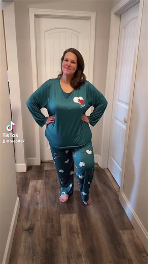 Plus size pajamas. Soft and comfy! #pjs #plussizepajamas #pajamas #pjset #plussizesleepwear
