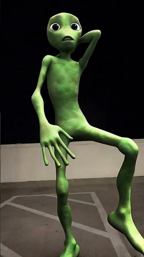 I had to try this 😂💚 #dancing ##alien# #mashup# #arianagrande #britneyspears