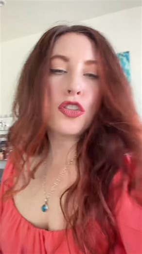 This book legit got me into reading, it was so good! 📚❤️ And now I’ve read Recursion and Pines from Blake Crouch as well. Highly recommend if you’re someone who loves tv and film. | Erin On Tap