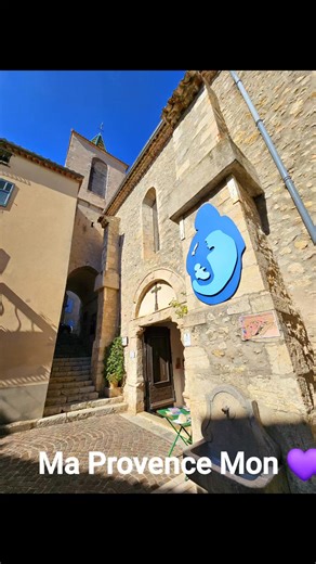 Les beaux jours sont à venir et les ruelles des villages perchés du pays de Fayence vont se remplir de soleil et d’amour. Longo Maï 💛 | Ma Provence Mon Coeur