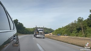Rolling from the MD/PA line the other morning. #largecarmag #kenworth #mactrailers | Largecarmag