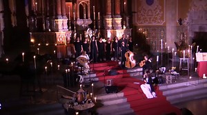 A la meva germana Roser. Al meu germà Ricardo. Al meu pare i ja germà Àngel. A la meva mare i ja germana Roser. Al meu germà musulmà. Al meu germà alemany. Al meu germà jueu. Al meu germà espanyol. A la nostra mare Terra. Al nostre pare Amor. Sento infinitament el que hem fet els humans. País petit: Soulimane Mohamed, Mohamed Ayoub, Miquel Àngel Cordero, Guillermo Rizzotto Music i Lídia Pujol. Iter Luminis a la Bisbal d'Empordà. 12 d'agost de 2017 | Lidia Pujol