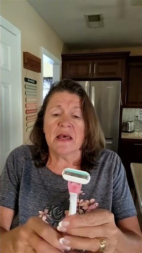 Gillette Venus Sensitive Women's Razors Review ✨🌸 Smooth Shave for Sensitive Skin! 💁 ♀️