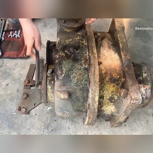29K views · 674 reactions | Restoration Box Reduce speed 200kg giant old - Restore gear screw winch rusty | Rire avec | Facebook