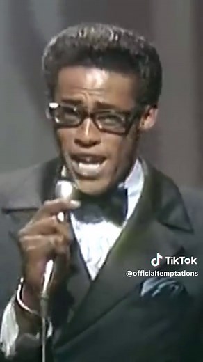 The Temptations Live Performance of 'I Wish It Would Rain'