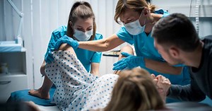 Quel est le rôle de la sage-femme pendant l’accouchement ?