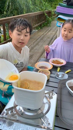 구데타마 라면에 필수입니다. 수영후 간식타임 #구데타마 #수영 #라면 #시골 #초등학생 #3학년