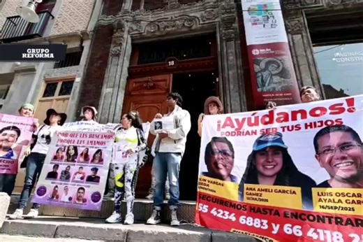 “Si el señor Türk tiene la bondad de escucharnos (...) se va a dar cuenta de que las cifras son reales”: Manda mensaje colectivo de búsqueda al Alto Comisionado de las Naciones Unidas para los Derechos Humanos afuera del Centro Cultural de España.📹Óscar Mireles