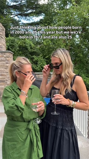 Molly Sims on Instagram: "Weird 🤷🏼‍♀️"