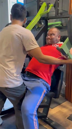 "CHEST DAY WITH INCLINED CHEST PRESS" #youtubeshorts #youtubevideo #viralvideo #shorts #ytshorts