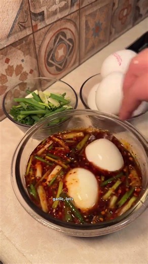 Drug Eggs with Quinoa Fried Rice 🥚🥢Welcome to HEALTHY MEALS ON REPEAT— my new series where I’l