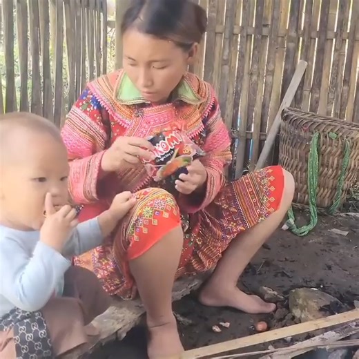 38K views · 742 reactions | The scared younger brother walked 100km to visit his orphaned brother, but could not find him | Lý Thị Minh | Facebook
