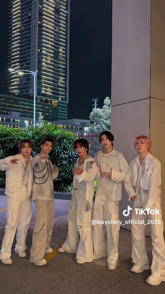 Play with Us: An Exciting Collaboration Experience