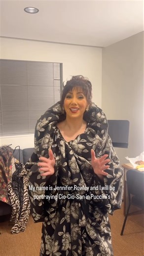 Fashion meets opera, on stage! - Jennifer Rowley, soprano #opera #operasinger #fashion