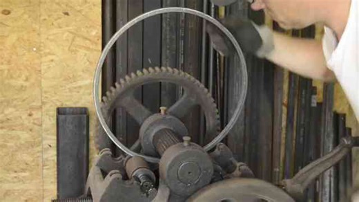 This is how blacksmiths make everyday tools