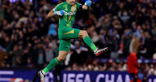 El show de Dibu ante el Bayern: las grandes atajadas y el emocionante festejo final