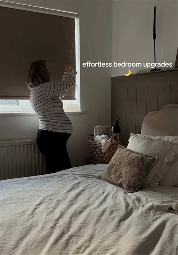 Twist into place, switch off a little easier 🌙 📸your_average_home transformed this bedroom with a simple no drill roller blind update.