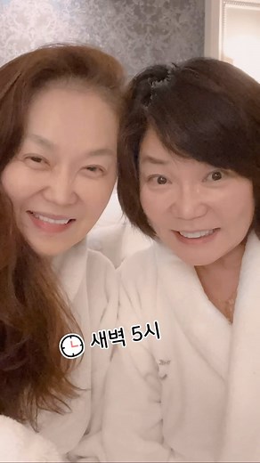 김미경 mkkim | - 미모리안으로 산다는 것은 매일 나를 사랑하는 법을 아는 것 온갖 힘듬 속에서도 희망을 찾는 것 매주 월요일 루틴으로 저절로 큰 사람이 되는 것 다 같은 시간을 살지만 행복해 지는 것 10월 첫 수업, 첫 트렌드, 첫 루틴이... | Instagram