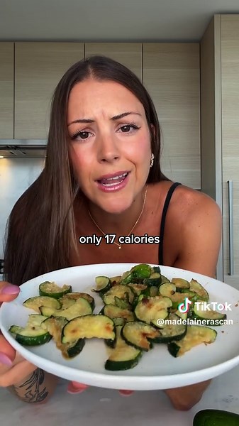 Safe space for fellow E.L.A.A.S. warriors.⠀ ⠀ Volume eating is how I stay sane.⠀ Every number here is per 100g RAW, so weigh it before cooking.⠀ ⠀ WINTER SQUASH, 30-45 cals per 100g raw⠀ Kabocha is my favourite. Butternut, acorn, delicata and spaghetti squash all land in the same range so swap whatever you can find. I bake mine at 400F for 30-45 min with a spray of olive/avo oil, salt.⠀ ⠀ BROCCOLINI, 35 cals per 100g raw⠀ Oven, quick spray of olive oil, salt, dash of nutritional yeast.⠀ ⠀ ZUCCHI