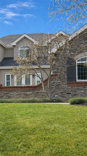 Retrofit installation done right!🔨✨ What’s a retrofit install? 👇 We remove the old glass and hardware, keep your original frame, slide in the new custom window, secure it, insulate it, and finish with clean exterior trim. Why homeowners love retrofits: ✨ No major construction ✨ Energy savings ✨ Improved comfort ✨ A fresh look instantly Call or DM us to get started today!📲 From vision to reality, one window at a time!🪟🌎 #fyp #windows #install #getstarted #homeimprovement | American Vision Wi