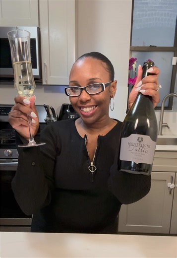THE BEST PROSECCO (or at least top 3) I’ve ever tried 🥂 If you love Prosecco, this is right up your alley! ✨✨✨ #wine #blackgirlluxury #winetiktok🍷 #fyp #chicago