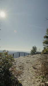 🏔️ Whiteside Mountain is calling! This stunning 2-mile loop near Cashiers offers jaw-dropping cliffside views of some of the oldest mountains on Earth. It’s the perfect half-day hike for seasoned adventurers and families looking to explore the Blue Ridge Mountains. | North Carolina Mountain Towns of Cashiers, Cherokee, Dillsboro, and Sylva