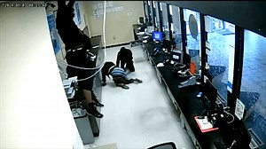 VIDEO: Robbers break through ceiling to steal $150,000