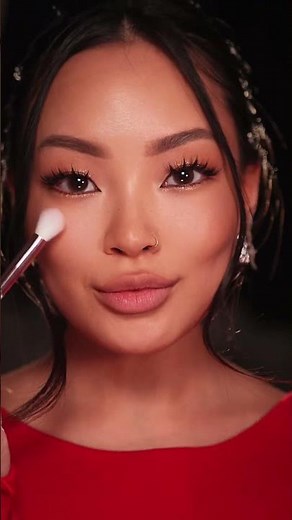 The perfect sparkly eye and lip combo 😍