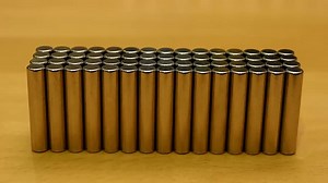 File:Diamagnetic Pyrolytic carbon levitating over permanent magnets - (1).webm - Wikimedia Commons