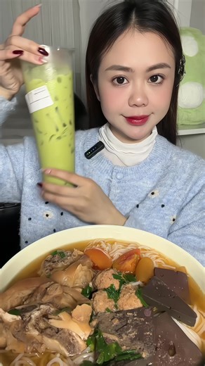 Bún riêu gì chưa các bác #mukbangbunrieu #mukbang #uyenchianitthoii #andem