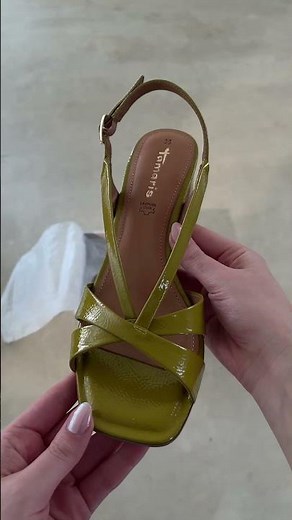 Unboxing our newest obsession. ✨ #tamaris #unboxing #shoehaul