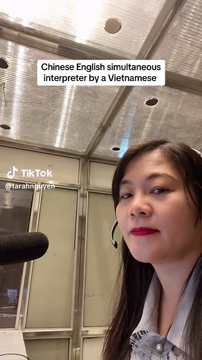 The Journey of a Vietnamese Interpreter: Mastering English and Chinese Simultaneous Interpretation