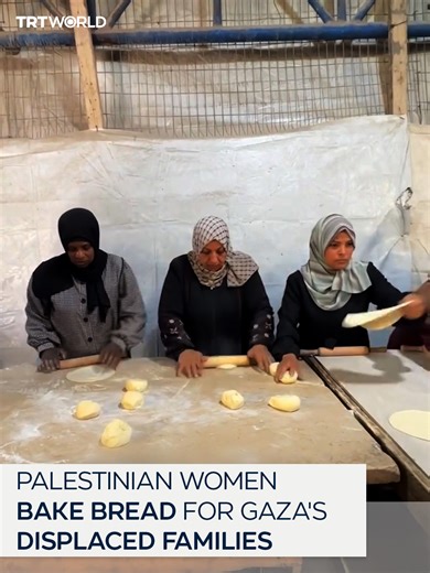 Palestinian Women Bake Bread for Gaza's Displaced Families